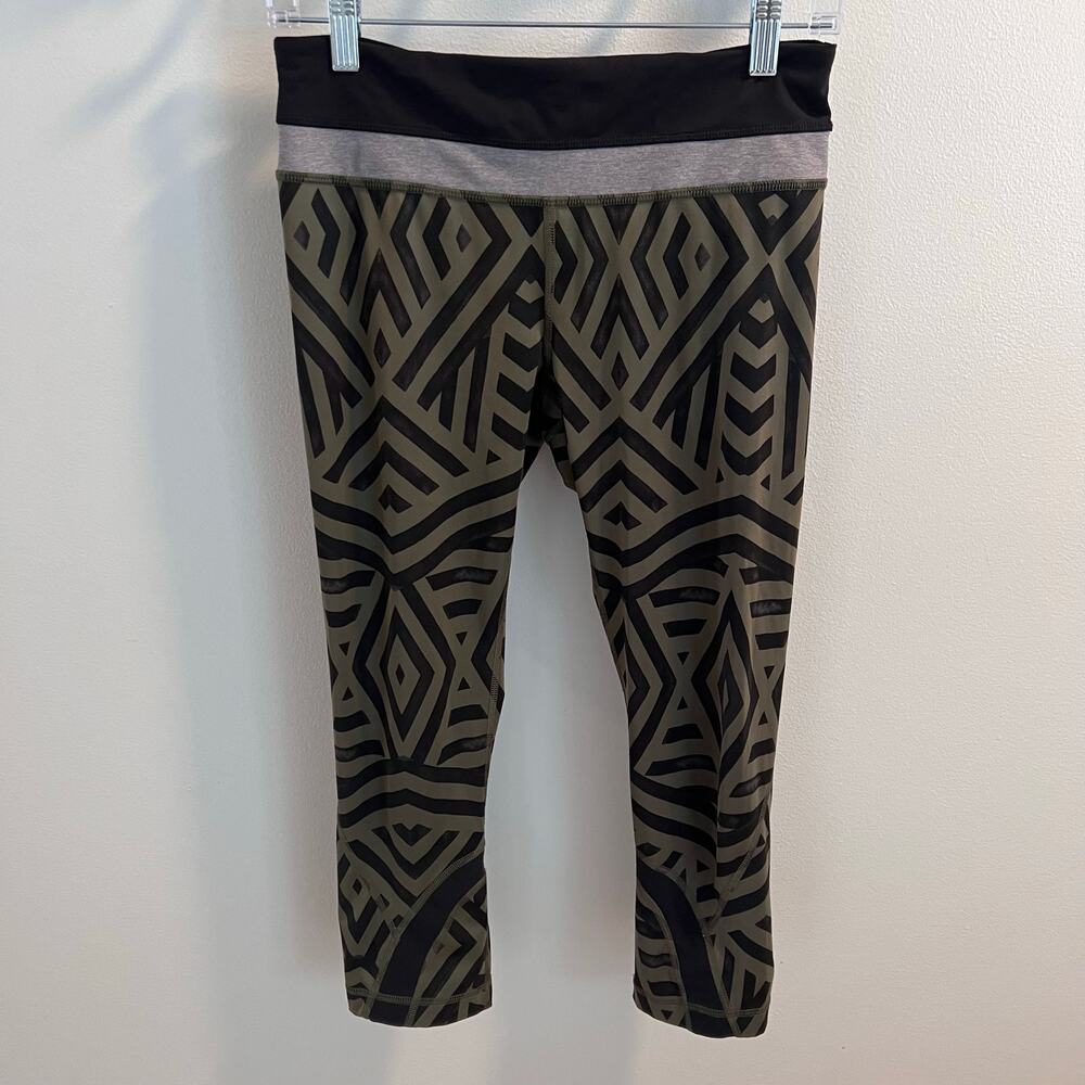 Lululemon Run Inspire Crop Il Chevron Green and Black Leggings Size 6